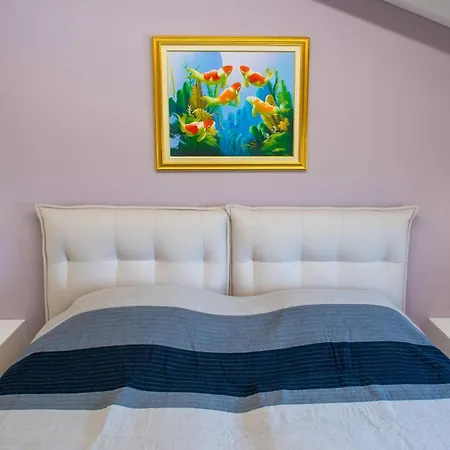 Holy Hotel 3*